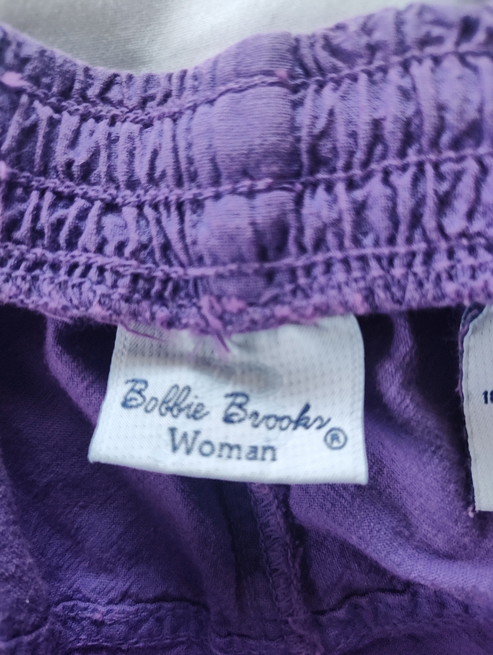 Bobbie Brooks Woman Capri's. Size 18W/20W. Elastic Waist. 18" Inseam. - Picture 4 of 8